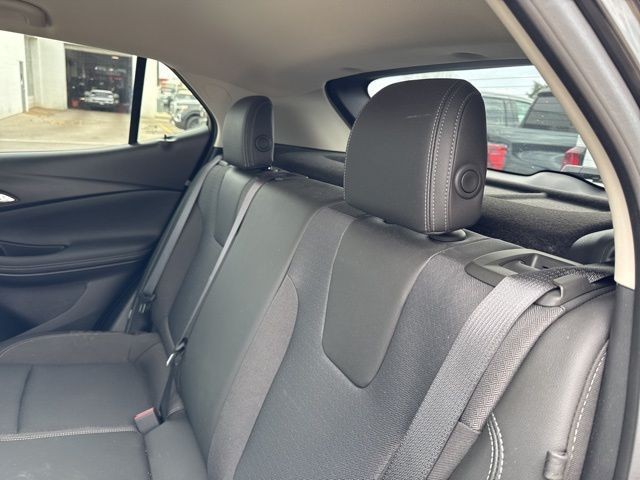 Buick Encore GX Vehicle Full-screen Gallery Image 11