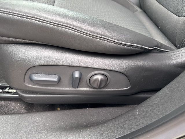 Buick Encore GX Vehicle Full-screen Gallery Image 17