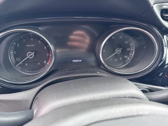 Buick Encore GX Vehicle Full-screen Gallery Image 18