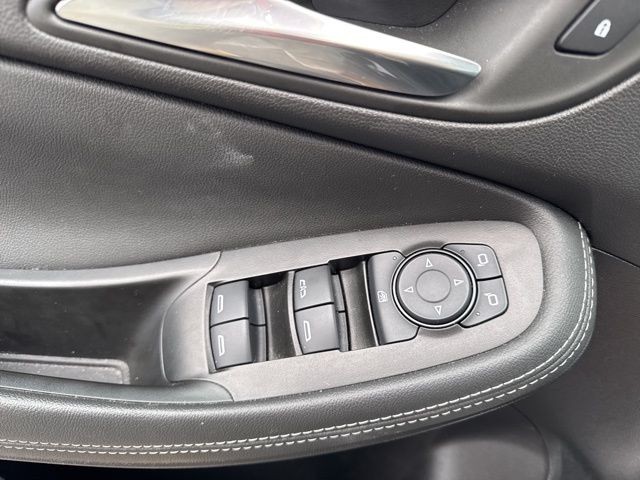Buick Encore GX Vehicle Full-screen Gallery Image 19