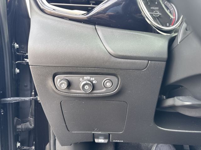 Buick Encore GX Vehicle Full-screen Gallery Image 17