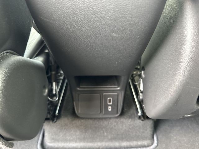 Buick Encore GX Vehicle Full-screen Gallery Image 20