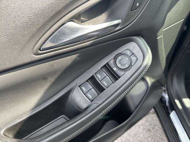 Buick Encore GX Vehicle Full-screen Gallery Image 22