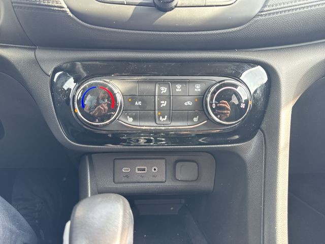 Buick Encore GX Vehicle Full-screen Gallery Image 33