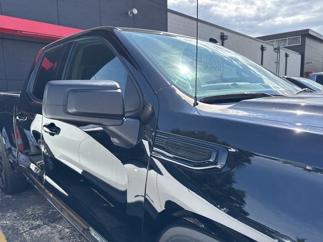 GMC Sierra 1500 Vehicle Full-screen Gallery Image 10