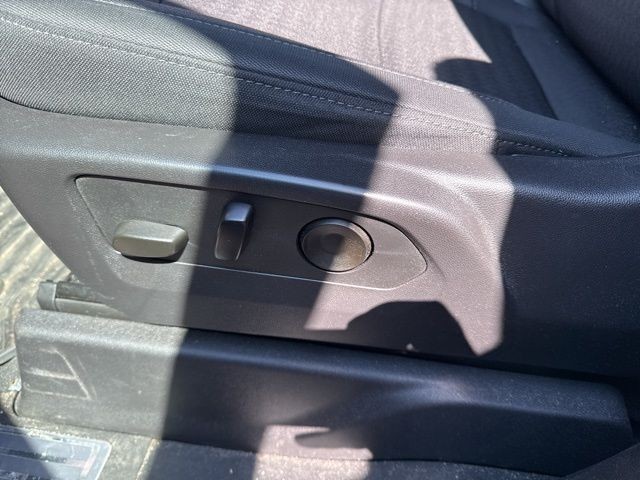 GMC Sierra 1500 Vehicle Full-screen Gallery Image 17