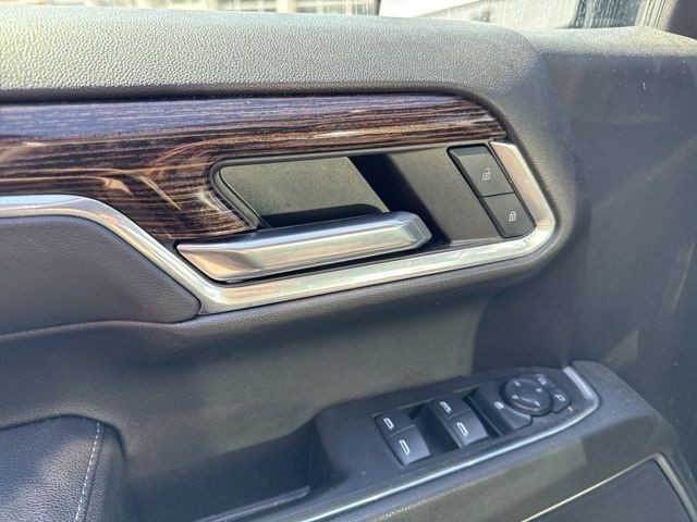 GMC Sierra 1500 Vehicle Full-screen Gallery Image 18