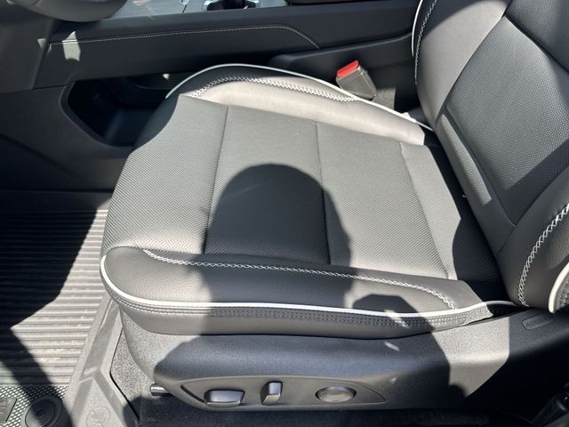 2026 GMC Acadia Denali - Photo 11