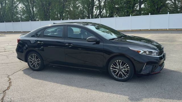 Kia Forte Vehicle Full-screen Gallery Image 02