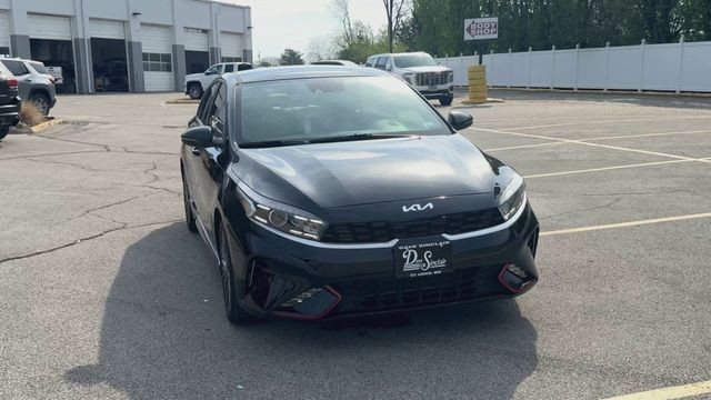 Kia Forte Vehicle Full-screen Gallery Image 03