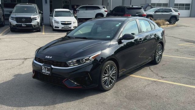 Kia Forte Vehicle Full-screen Gallery Image 05