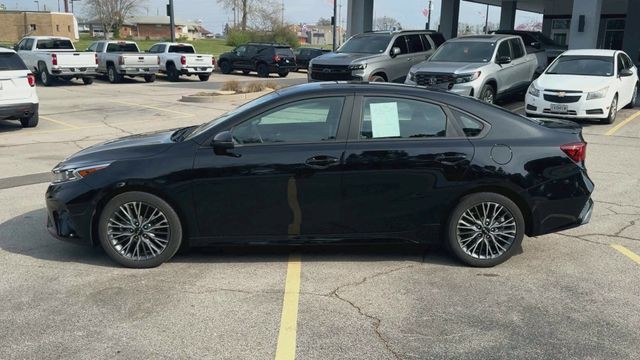 Kia Forte Vehicle Full-screen Gallery Image 06