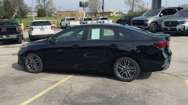 Kia Forte Vehicle Full-screen Gallery Image 07