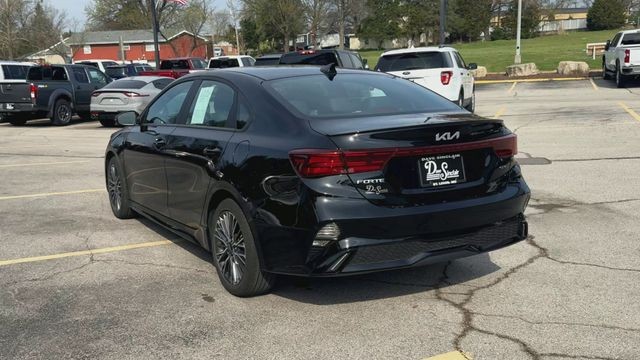 Kia Forte Vehicle Full-screen Gallery Image 09