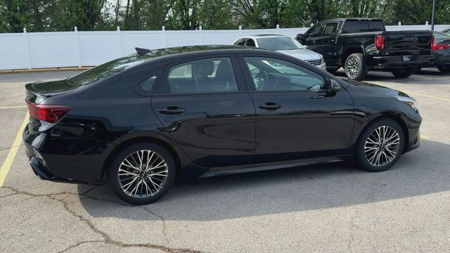 Kia Forte Vehicle Full-screen Gallery Image 11