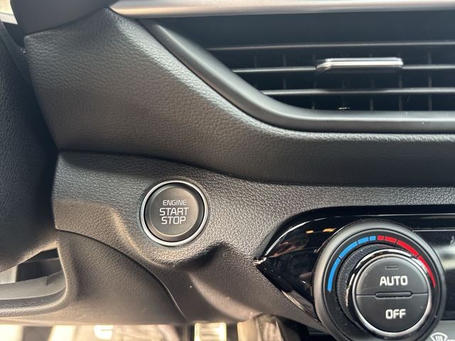 Kia Forte Vehicle Full-screen Gallery Image 21