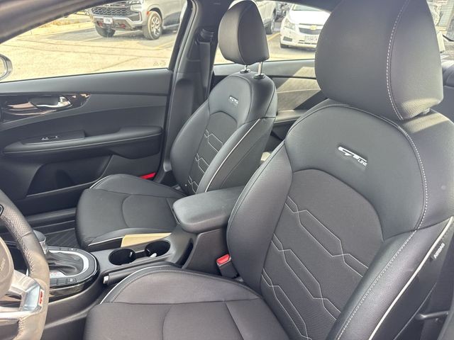 Kia Forte Vehicle Full-screen Gallery Image 23