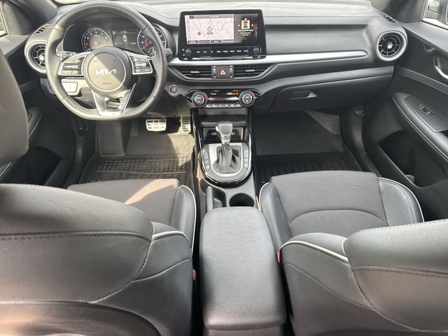 Kia Forte Vehicle Full-screen Gallery Image 24