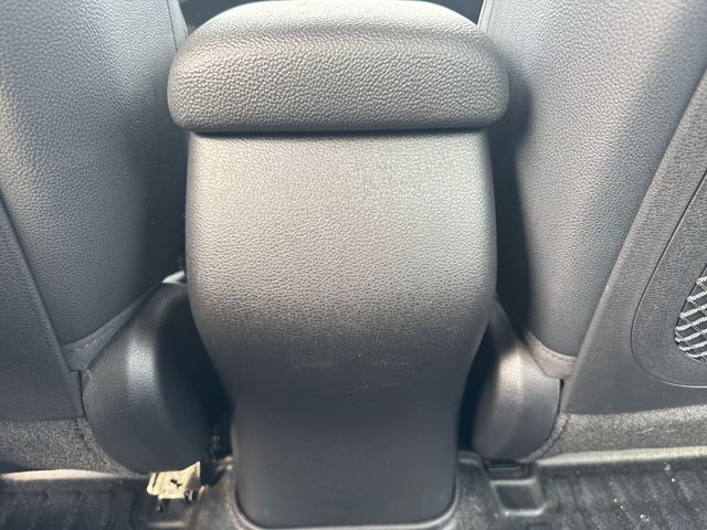 Kia Forte Vehicle Full-screen Gallery Image 25