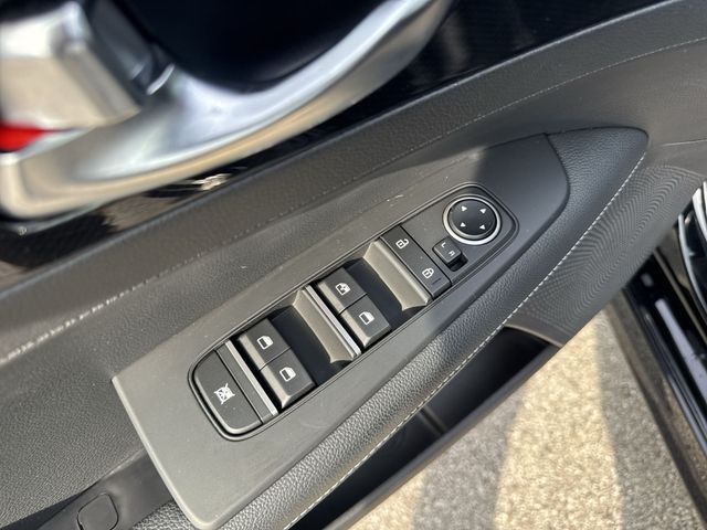 Kia Forte Vehicle Full-screen Gallery Image 27