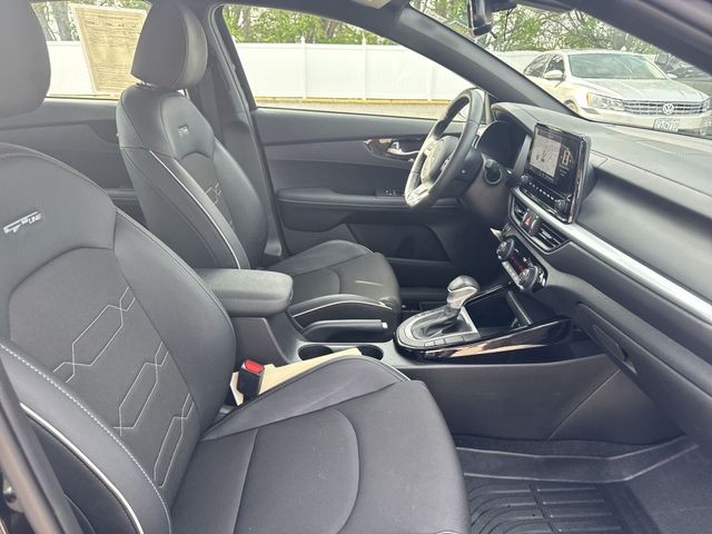 Kia Forte Vehicle Full-screen Gallery Image 31