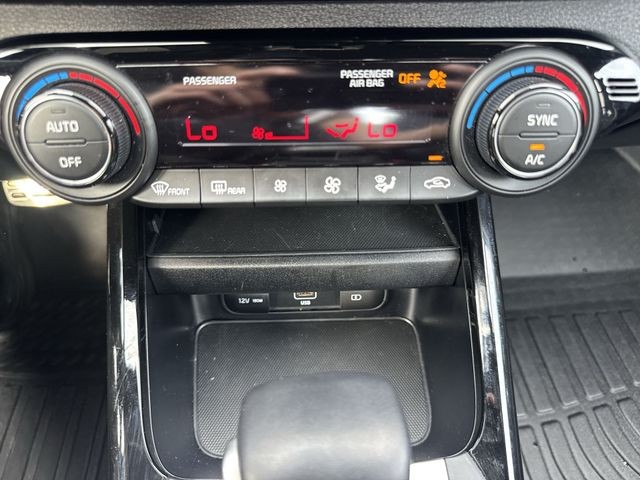 Kia Forte Vehicle Full-screen Gallery Image 38