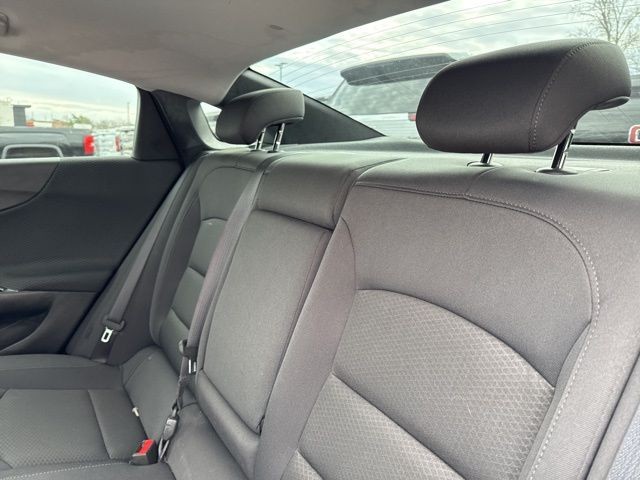 Chevrolet Malibu Vehicle Full-screen Gallery Image 15