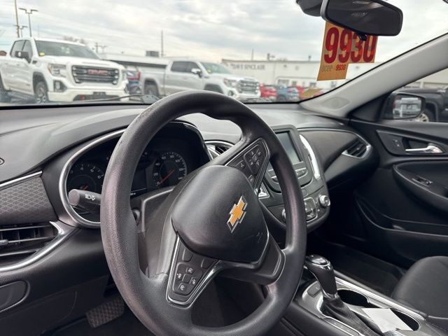 Chevrolet Malibu Vehicle Full-screen Gallery Image 19