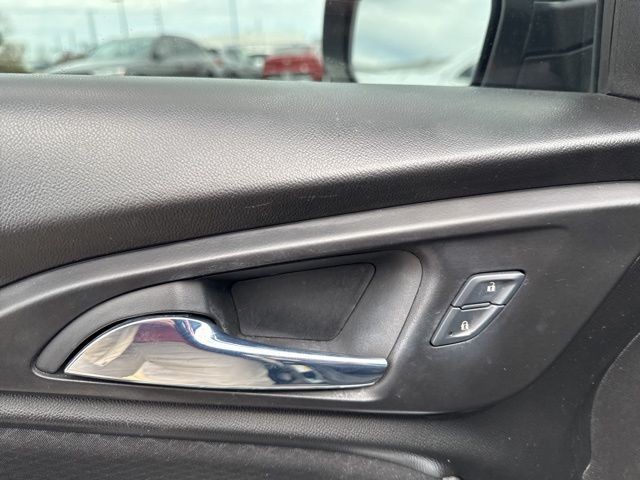 Chevrolet Malibu Vehicle Full-screen Gallery Image 23