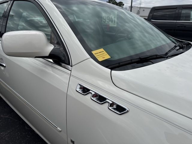 Buick Lucerne Vehicle Full-screen Gallery Image 10