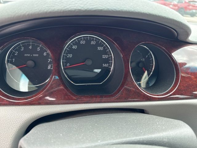 Buick Lucerne Vehicle Full-screen Gallery Image 24