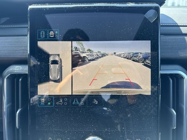 GMC Acadia Vehicle Full-screen Gallery Image 17