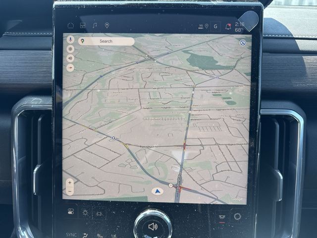 GMC Acadia Vehicle Full-screen Gallery Image 18