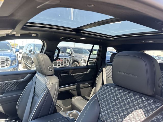 GMC Acadia Vehicle Full-screen Gallery Image 22