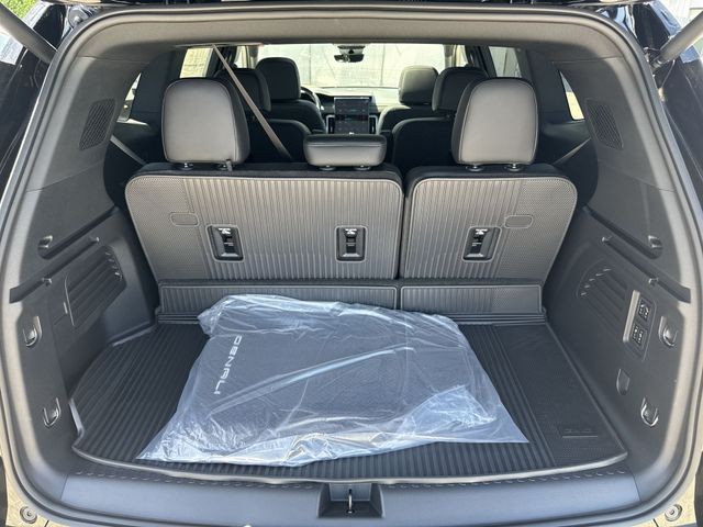 GMC Acadia Vehicle Full-screen Gallery Image 25