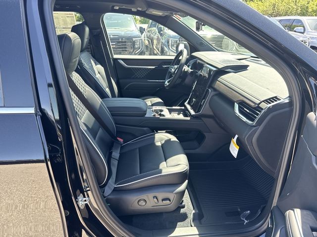 GMC Acadia Vehicle Full-screen Gallery Image 26