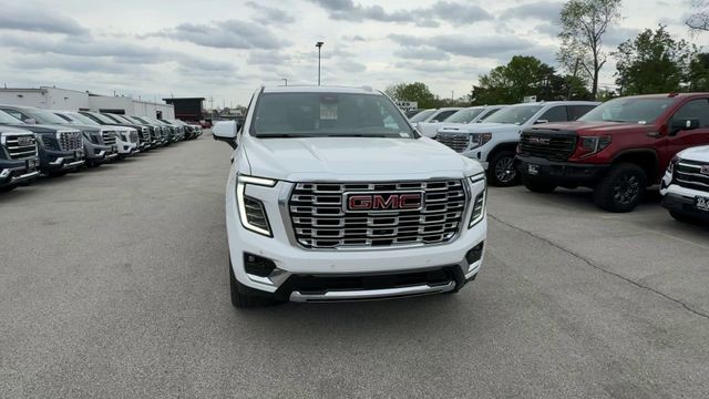 GMC Yukon XL Vehicle Full-screen Gallery Image 03