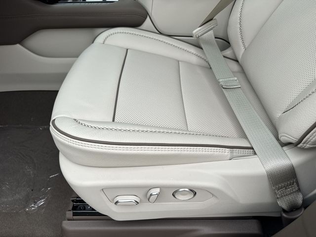 GMC Yukon XL Vehicle Full-screen Gallery Image 12