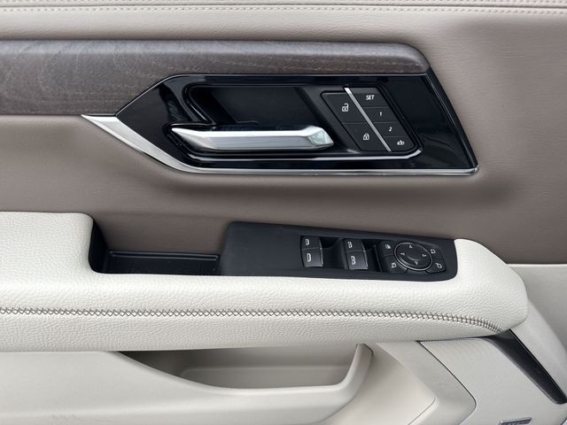 GMC Yukon XL Vehicle Full-screen Gallery Image 13