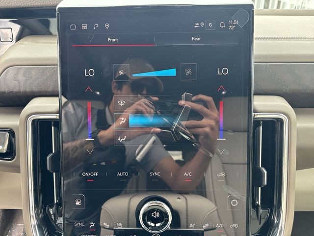 GMC Yukon XL Vehicle Full-screen Gallery Image 19