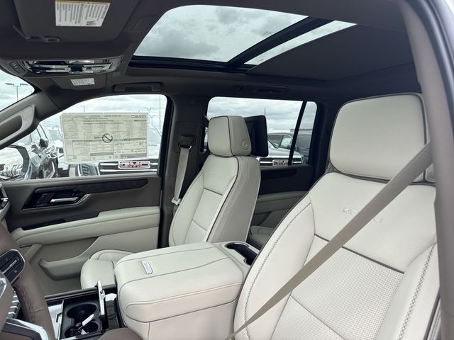 GMC Yukon XL Vehicle Full-screen Gallery Image 22