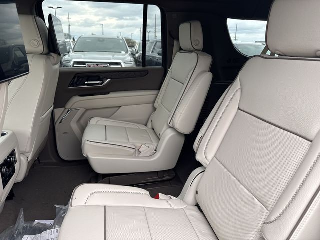 GMC Yukon XL Vehicle Full-screen Gallery Image 23