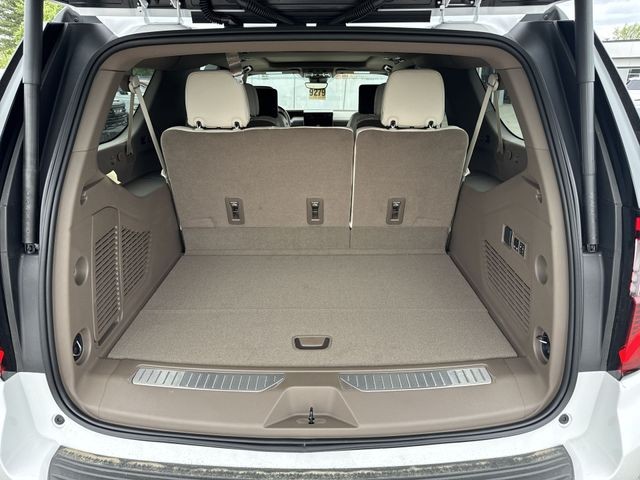 GMC Yukon XL Vehicle Full-screen Gallery Image 25