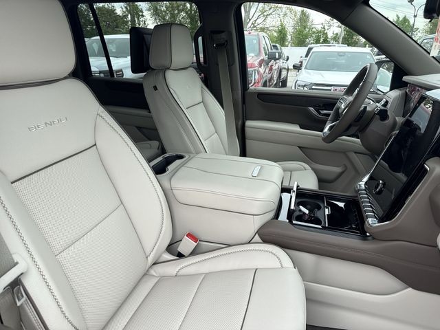 GMC Yukon XL Vehicle Full-screen Gallery Image 26