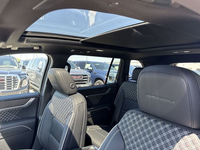 GMC Acadia Vehicle Full-screen Gallery Image 22