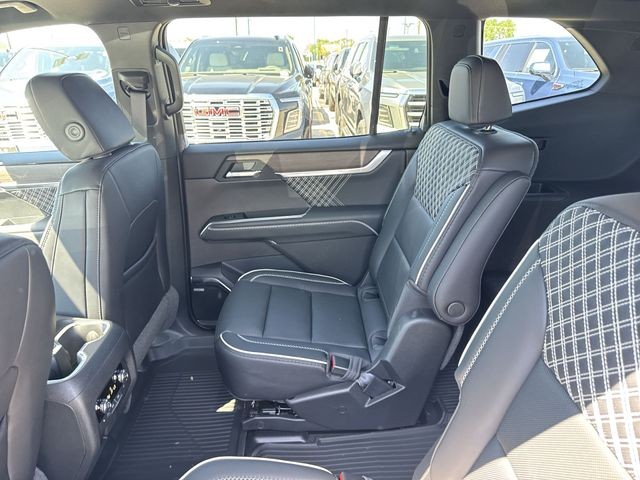 GMC Acadia Vehicle Full-screen Gallery Image 23
