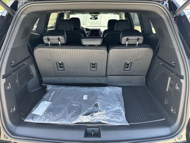 GMC Acadia Vehicle Full-screen Gallery Image 25