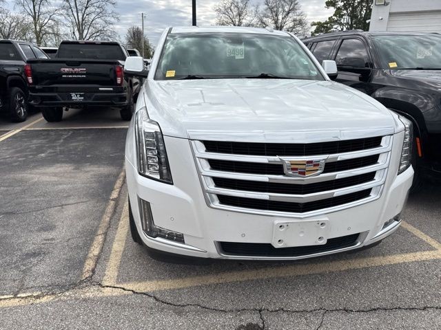 Cadillac Escalade ESV Vehicle Full-screen Gallery Image 05