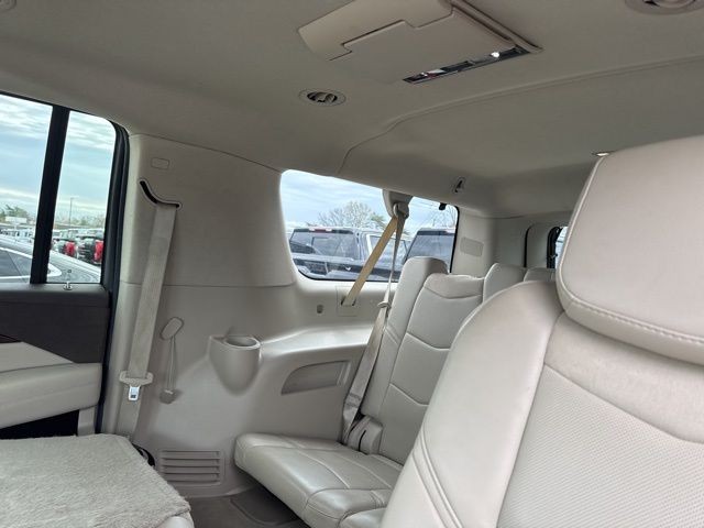 Cadillac Escalade ESV Vehicle Full-screen Gallery Image 15