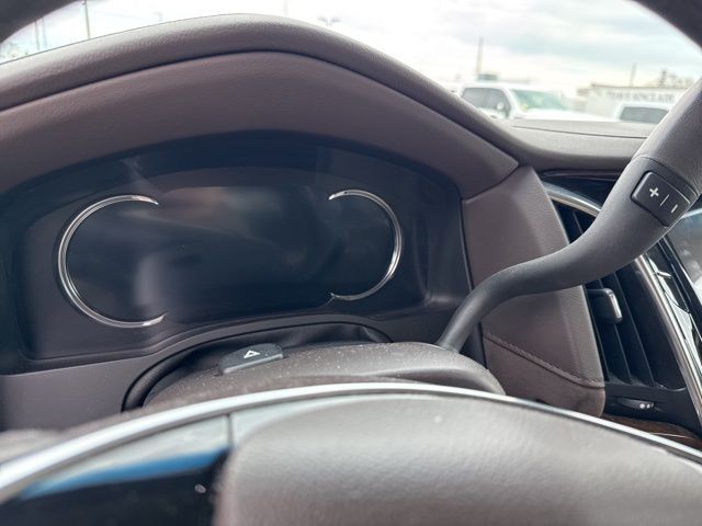 Cadillac Escalade ESV Vehicle Full-screen Gallery Image 19